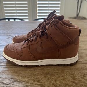 Nike dunk high tops - brown